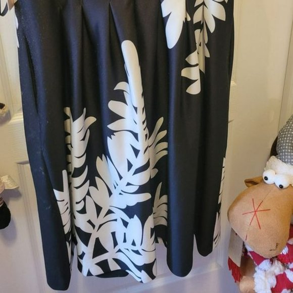 IVANKA TRUMP DRESS - SIZE 10 - Picture 2 of 3